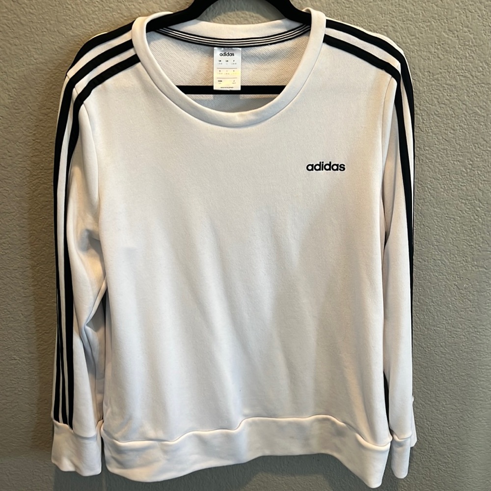Large woman Adidas sweatshirt